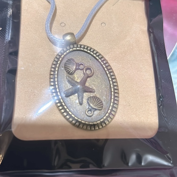 Versace Parfums Vintage Crossbody & Free Jewelry  light wear as she is Vintage - Picture 7 of 17